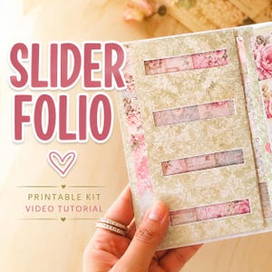 Puede incluir: Un proyecto de manualidades slider folio con una cubierta de papel verde claro con patrón floral y cuatro recortes rectangulares horizontales que revelan inserciones de papel floral rosa. El texto SLIDER FOLIO, PRINTABLE KIT y VIDEO TUTORIAL es visible.