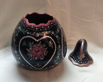 Hand Cut Hand Painted Short Heart Gourd Covered Gourd Vase