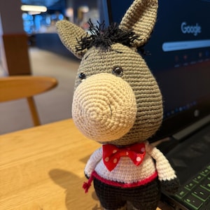Amigurumi âne au crochet : peluche en coton faite main