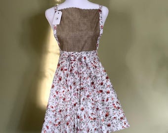 Mały bawełniany fartuch w stylu vintage z kwiatowym wzorem