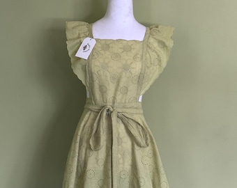 Green Eyelet Vintage Style Apron With Ruffled Sleeves