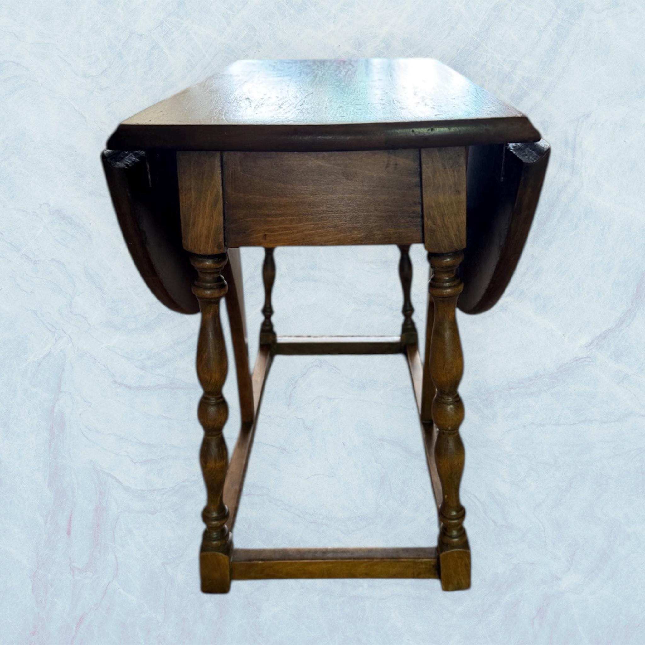 アンティークメープルドロップリーフサイドテーブルコンパクトデザイン