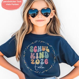 Schulkind T-Shirt 2026 | Geschenk Einschulung personalisiert mit Name | Schulanfang Shirt als Einschulungsgeschenk | ersten Schultag