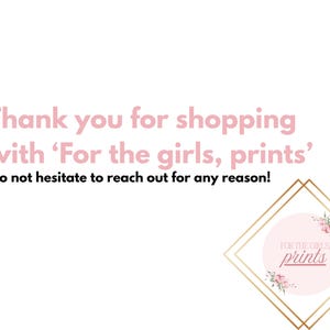 Puede incluir: Fondo blanco con texto rosa que dice: "Gracias por comprar con 'For the girls, prints' &iexcl;No dude en comunicarse por cualquier motivo!" Un marco geom&eacute;trico dorado rodea un c&iacute;rculo rosa con detalles florales y las palabras "For the girls prints".
