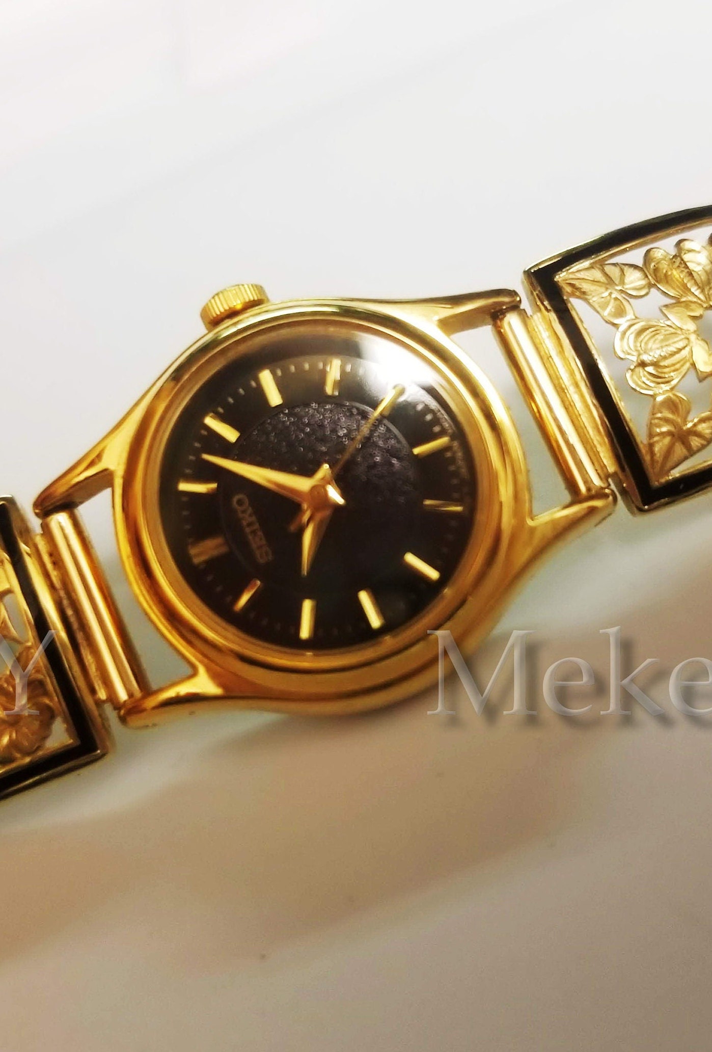 14k Gold Hinge Sectional Watch Hawaiian Plumeria Flower  display picture 2