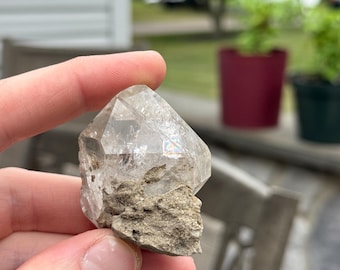 ハーキマーダイヤモンド型水晶 - 両端にセピオライトが入った
