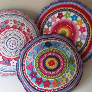 Round Crochet Pillow Cover with Flowers, PDF-Pattern image 2