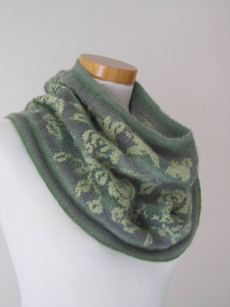 PDF-pattern Sissinghurst Garden Cowl image 1