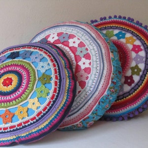 Round Crochet Pillow Cover with Flowers, PDF-Pattern image 1