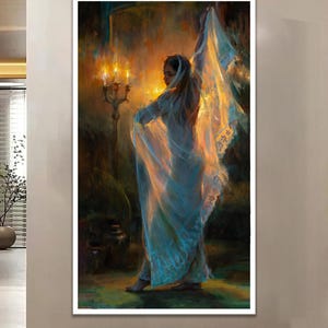 Dansende vrouw in witte jurk bij kaarslicht | Romantische muurkunst | Elegante woondecoratie