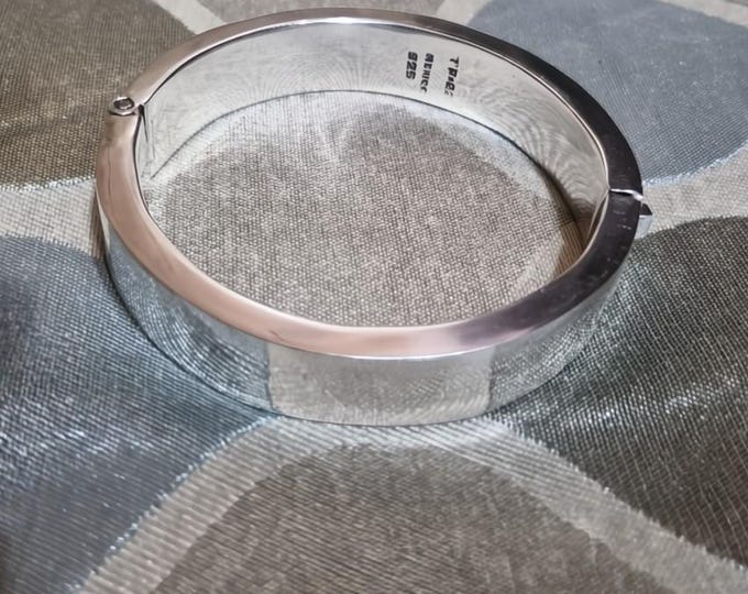 Vintage Taxco Mexico Sterling Silver Hinged Bangle Bracelet, Polished Oval Cuff