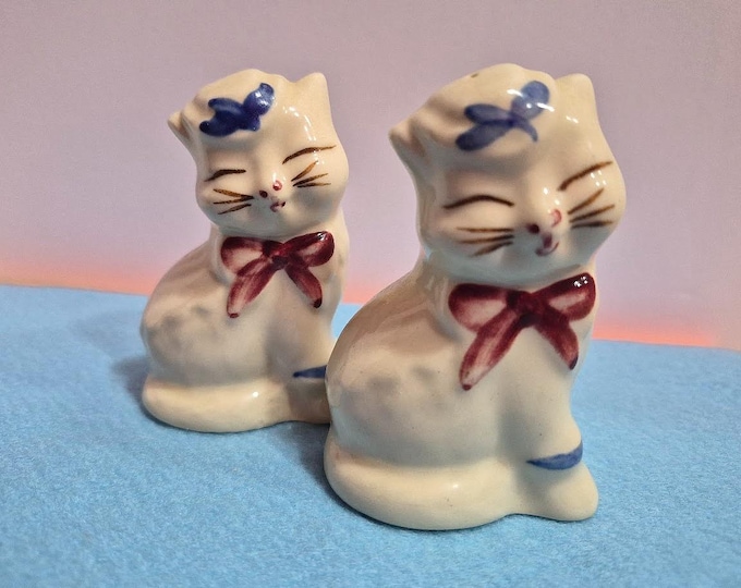 Vintage Shawnee Pottery Smiling Puss N Boots Kitten Salt and Pepper Shakers
