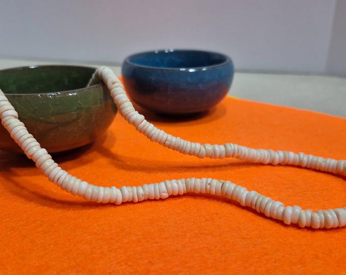 Natural Puka Shell Choker Necklace -- Vintage