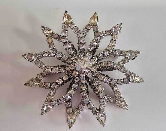 Vintage Brilliant Rhinestone Brooch -- Flower Design