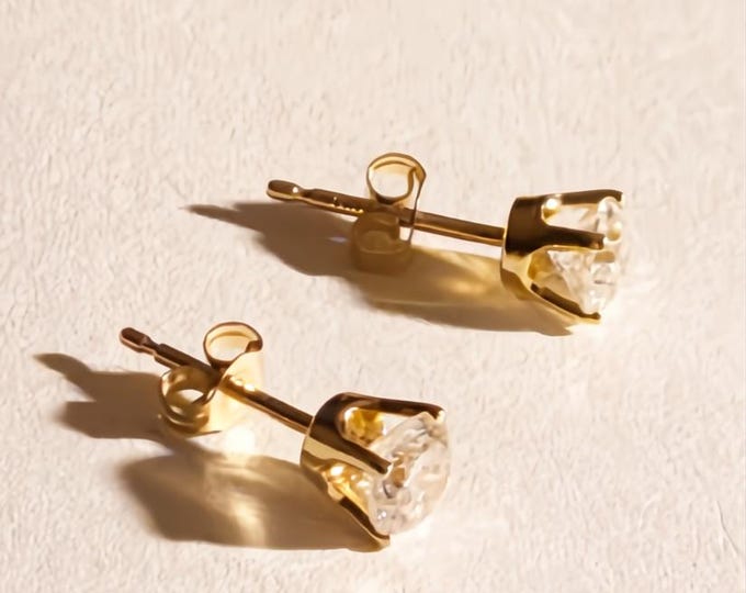 Classic Vintage 0.25 Carat Diamond Stud 14K Earrings