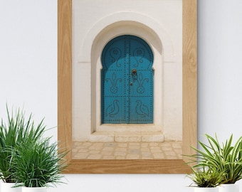 Arte murale tradizionale tunisina con porta d'ingresso, porta blu, stampa di architettura mediterranea, poster verticale 24x36, rapporto 2:3 (ridimensionabile)