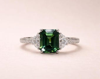 Art-Deco-Emerald Cut Lab erstellt Smaragd Statement Ring, Weißgold Finish Drei Stein Design, Geschenk für Frau