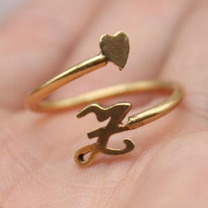 パーソナライズされたスターリングシルバーのレターリング、ハンドメイド925ソリッドシルバーのイニシャルバンド、彼女へのミニマリストギフト、クリスマスジュエリーサプライズ