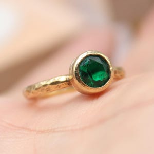 Emerald Green Solitaire Ring in Hammered Gold Vermeil over 925 Sterling Silver – Handmade Statement Jewelry, Timeless Gift for Her