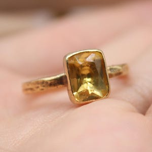 Handmade Citrine Ring in Hammered 925 Sterling Silver Gold Vermeil – Gemstone Statement Ring, Gift for Her, Birthstone Jewelry, Christmas