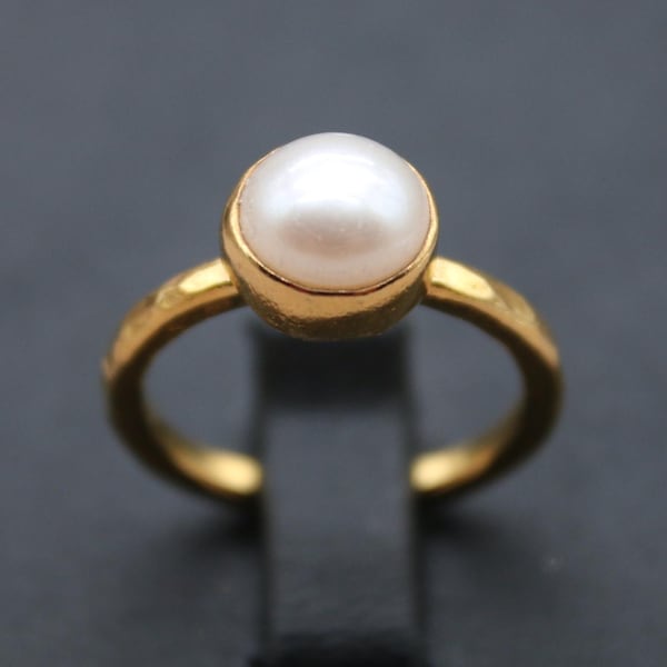 Hammered Pearl Ring in Gold Vermeil – Handmade 925 Sterling Silver Jewelry