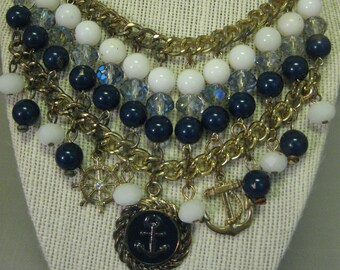 Collar de joyería Tema náutico Blanco Claro Azul Marino Cuentas Anclas Rueda De Pedrería Sello SC Sarah Coventry
