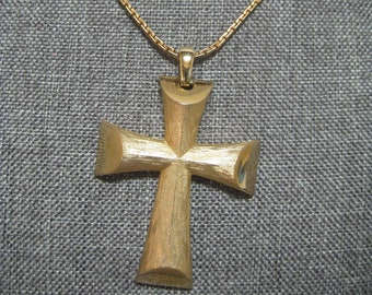 Necklace Pendant Gold Tone Florentine Finish Cross The Collection By Avon Florentine Finish Cross Pendant Necklace Avon 1976