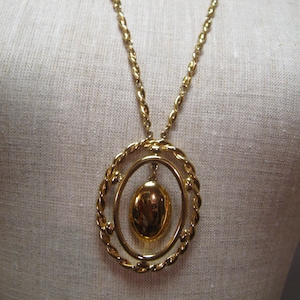 Necklace Pendant 27" Length Gold Tone Double Twist Chain Design With Oval Pendant With Twisted Details Around the Edge Monet 1990