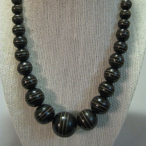 Necklace Wood Graduated Beads Shiny Dark Chocolate Brown Gold Tone Lines Screw Barrow Clasp