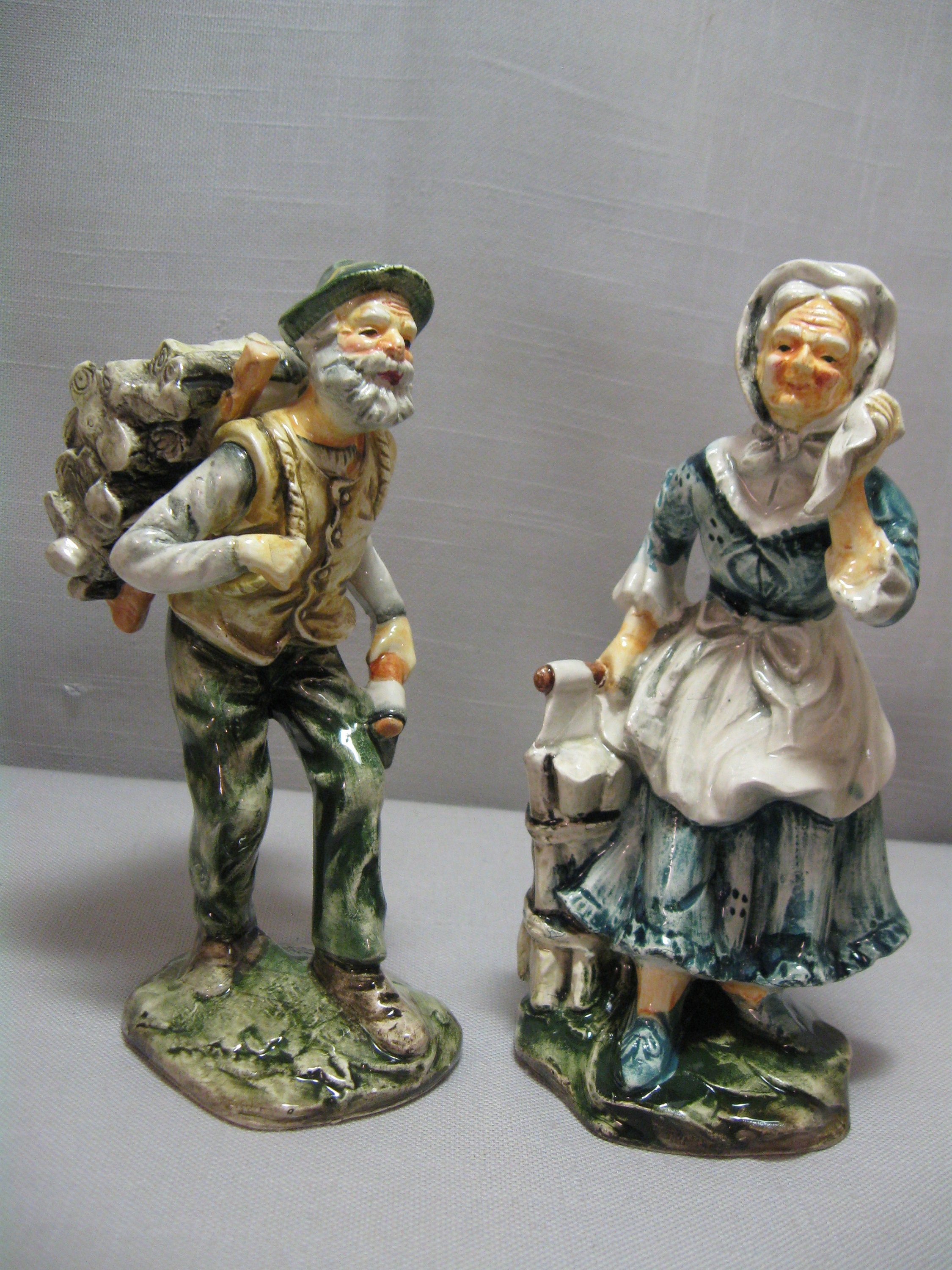 アンティーク置物（老人） Figurine Couple Elderly Man Woman Bring Home the Firewood Both