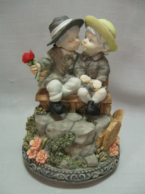 Music Box Romeo & Juliet Song Wind up Boy Kissing Girl With Etsy