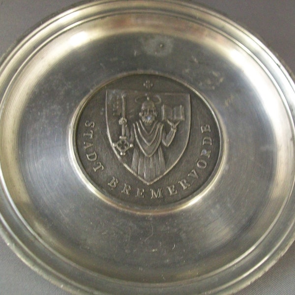 Pewter Plate  Wall Hanging Stadt Bremervorde Man Holding Key and Book Back Stamp Roders ARS Solraver Zimm 4 1/8 " Wide