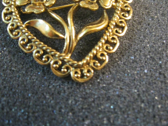 Brooch Pin Gold Tone Heart With Double Flowers Wi… - image 3