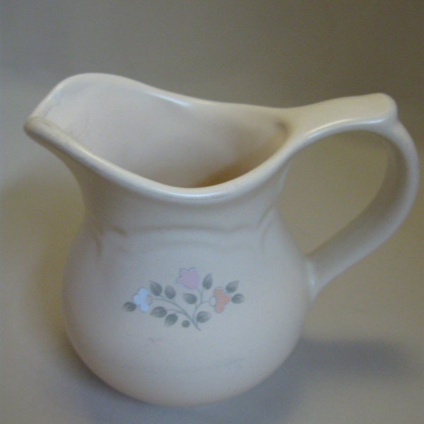 Creamer Syrup Pitcher Pink Peach White Flowers Gray Leaves Remembrance Discontinue Item Stoneware Pfaltzgraff 1988-2010