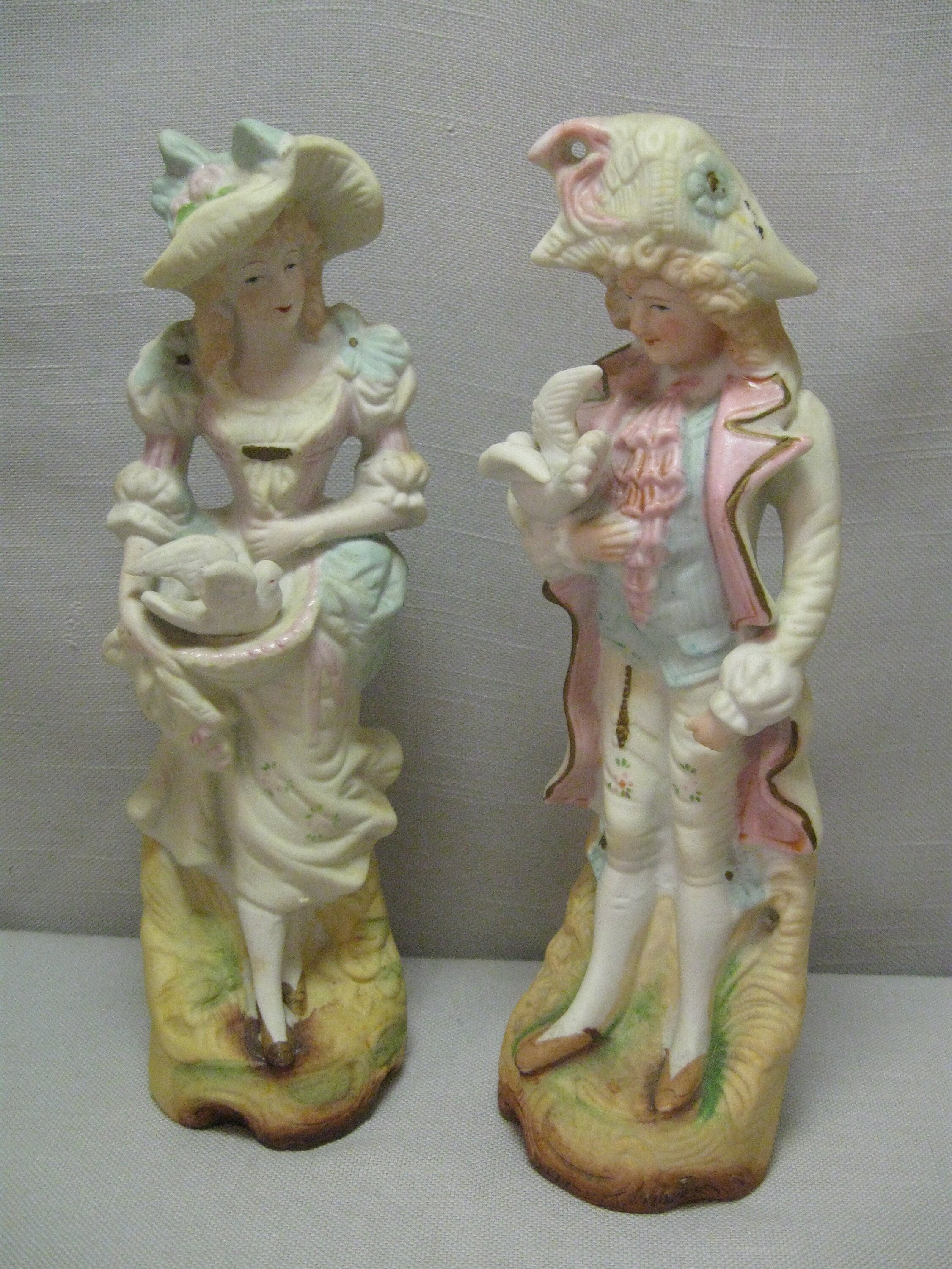 Figurines Pair Bisque Porcelain Victorian Colonial Couple Holding