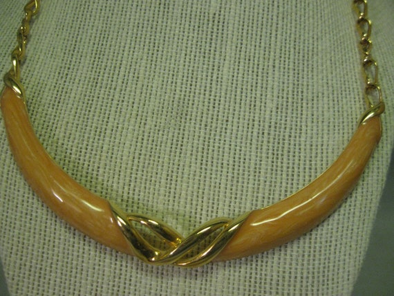 Jewelry Necklace Peach Enamel With Gold Tone Link… - image 3