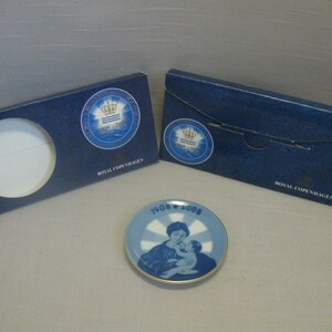 Collector Plate Round Miniature Madonna with Child Jubil Aeumsudgave Centennial Edition No 5-2008 Royal Copenhagen 1908-2008