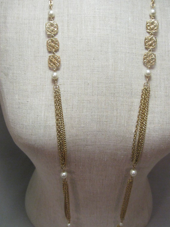 Necklace 50 Inches in Length Gold Tone Chains Flo… - image 3