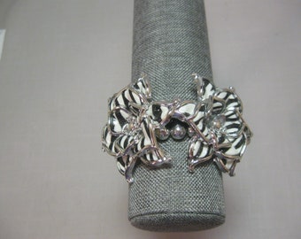 Bracelet Stretch Black White Silver Tone  Flower Acrylic Zebra Pattern 3 Strands Silver Tone Black Tone Beads