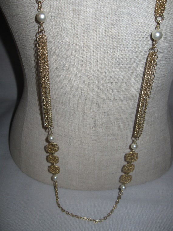 Necklace 50 Inches in Length Gold Tone Chains Flo… - image 4