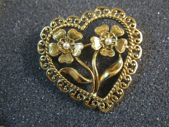 Brooch Pin Gold Tone Heart With Double Flowers Wi… - image 5