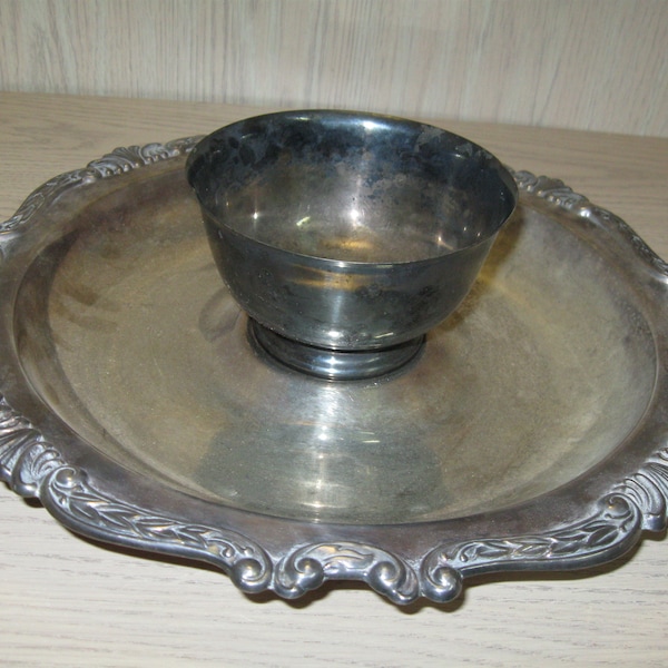 Silver Plate Plate Chip & Dip Cracker Vegetable Tray Scrolls of Leaves Around Rim Has Separate Bowl Sheridan Silver Co 1973