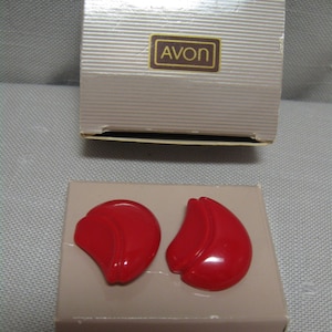 Earrings Sculptured Drama Clip Earrings Sleek Red Avon 1990