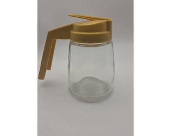 Vintage Federal Housewares Sirupspender aus Glas mit gelbem Kunststoffdeckel, Chicago, Illinois