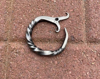 Colgante de Jormungandr forjado a mano