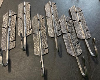 Gancho de plumas forjado a mano