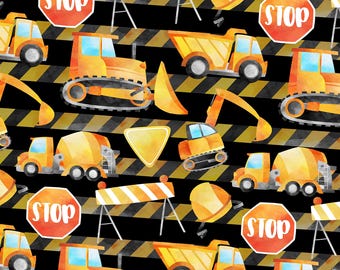 Peut inclure: Un motif répétitif composé de véhicules de chantier orange, notamment des camions-bennes, des excavatrices et des bétonnières, entremêlés de panneaux stop rouges, de barrières rayées orange et blanc et de panneaux d'avertissement jaunes sur fond noir.