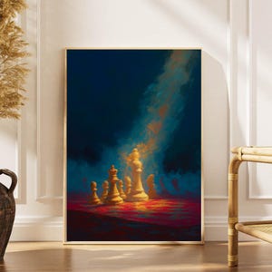 K&ouml;nnte beinhalten: Gerahmter Kunstdruck mit einem Schachspiel, das von einem Lichtstrahl vor einem dunkelblauen Hintergrund beleuchtet wird. Die Schachfiguren sind in Gold- und Wei&szlig;t&ouml;nen gehalten und stehen auf einer rot-orangen Oberfl&auml;che.