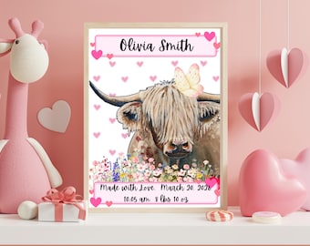 Stampa per la cameretta con mucca delle Highlands e motivi floreali: ricordo personalizzato della nascita, quadro da appendere alla parete.