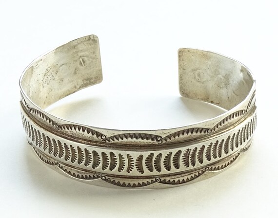 Beautiful Vintage Native American Navajo Applique Dog Guards Sterling Silver Bracelet Beautiful Vintage Native American Navajo Applique Dog Guards Sterling Silver Bracelet